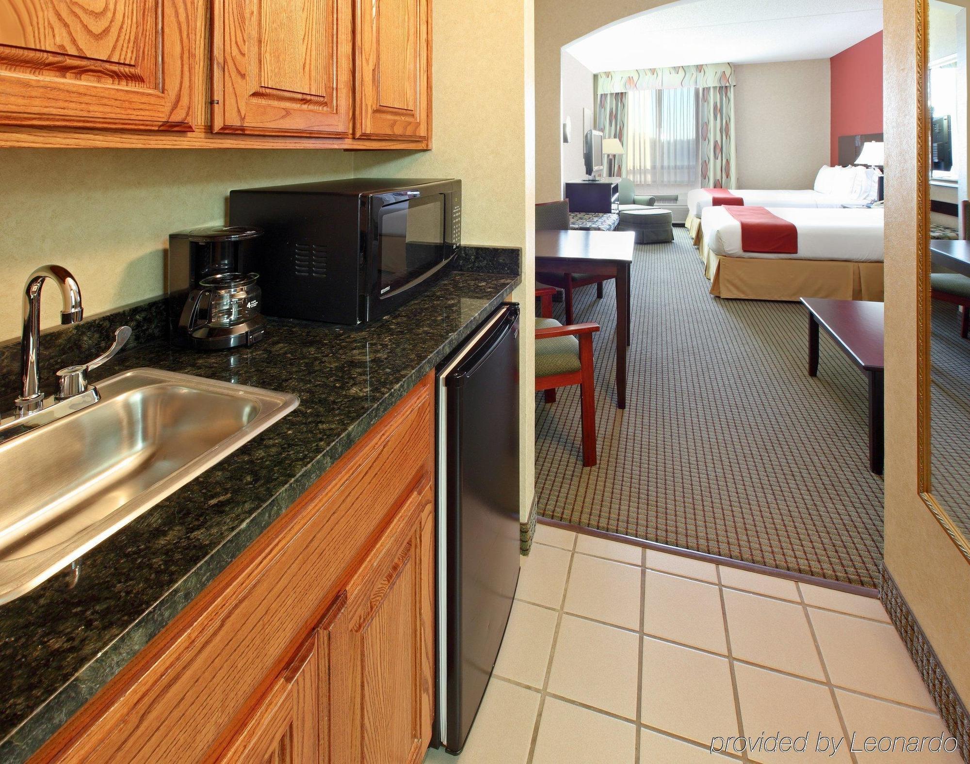 Holiday Inn Express Hotel & Suites Harrison Room photo