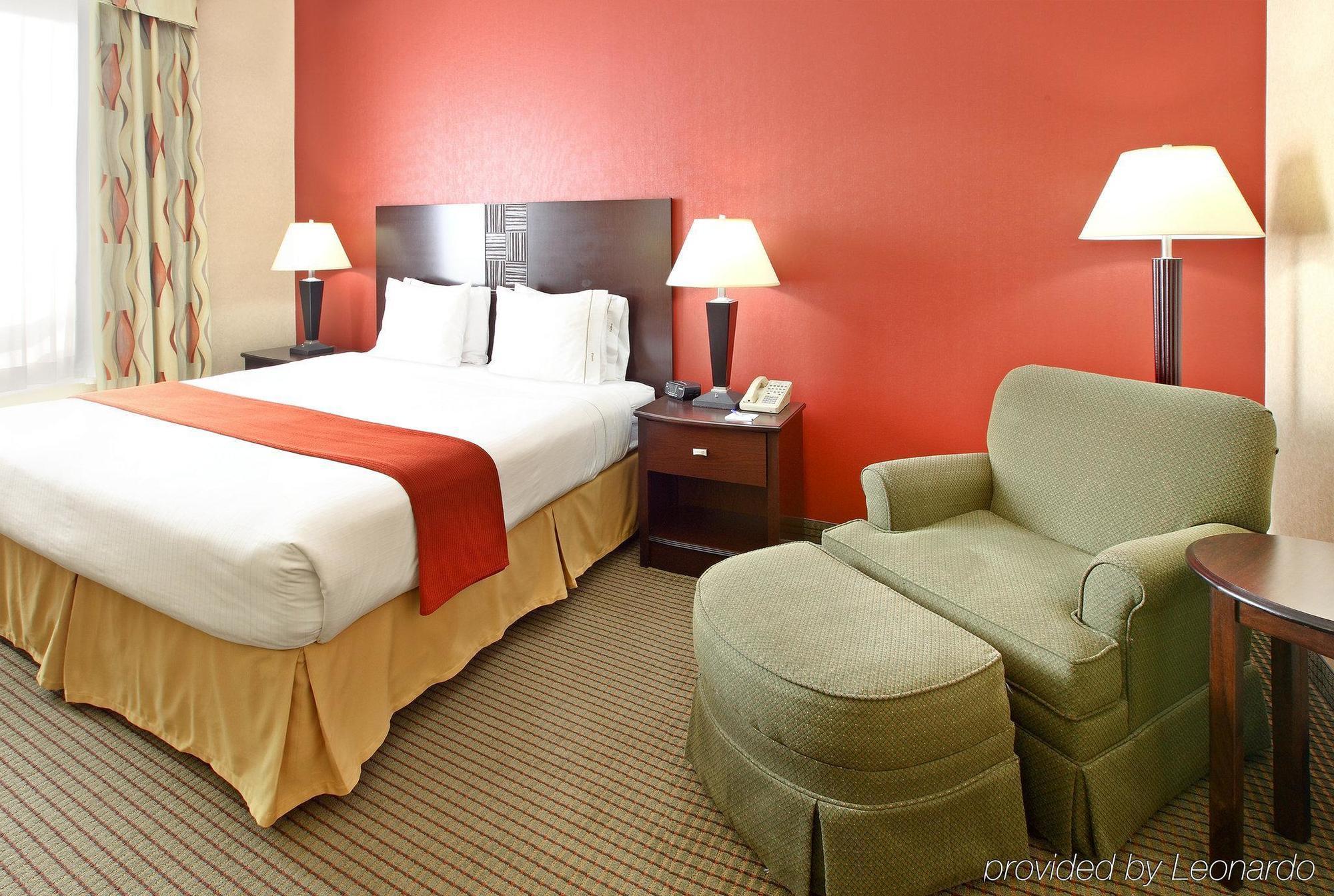 Holiday Inn Express Hotel & Suites Harrison Room photo