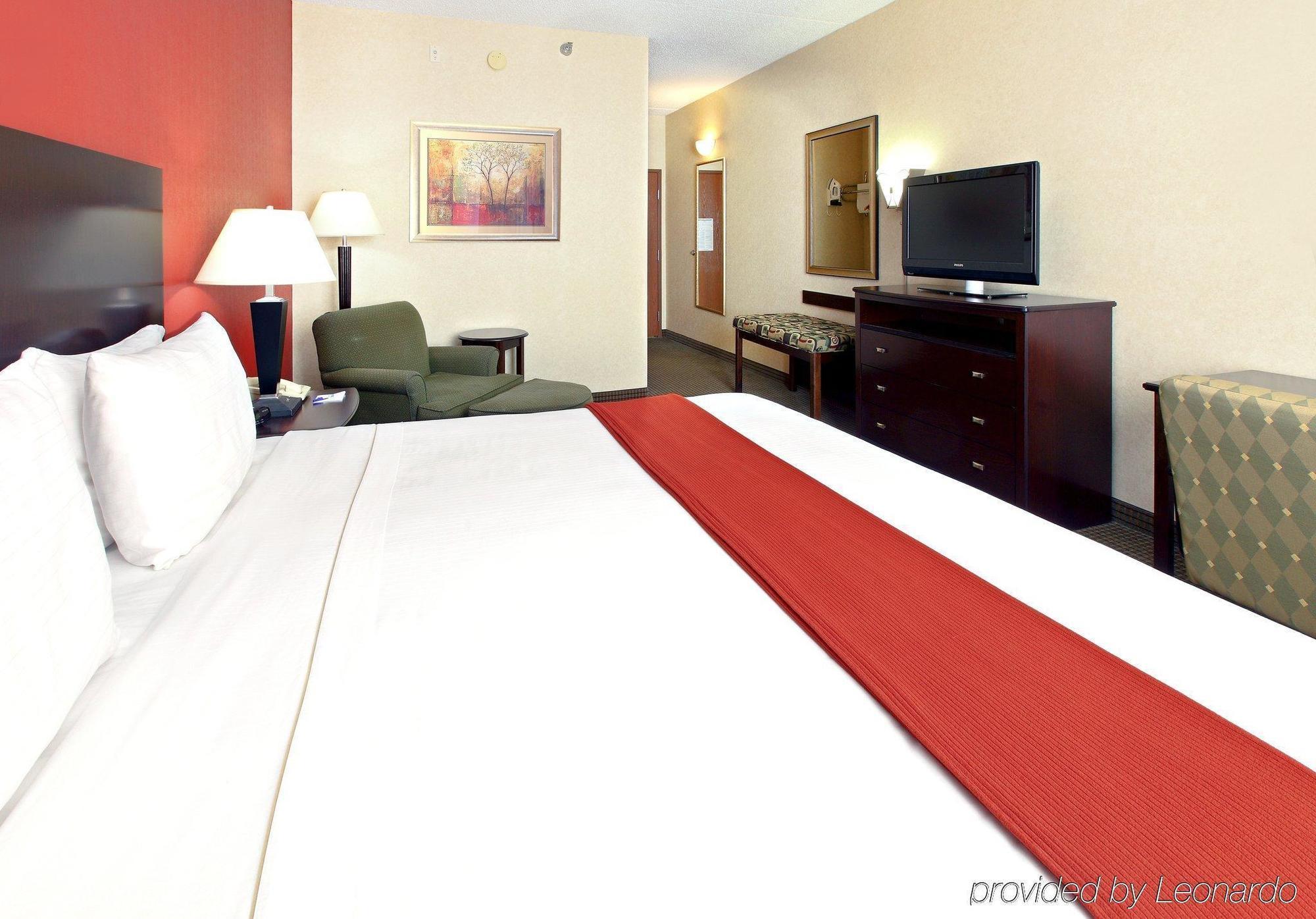 Holiday Inn Express Hotel & Suites Harrison Room photo