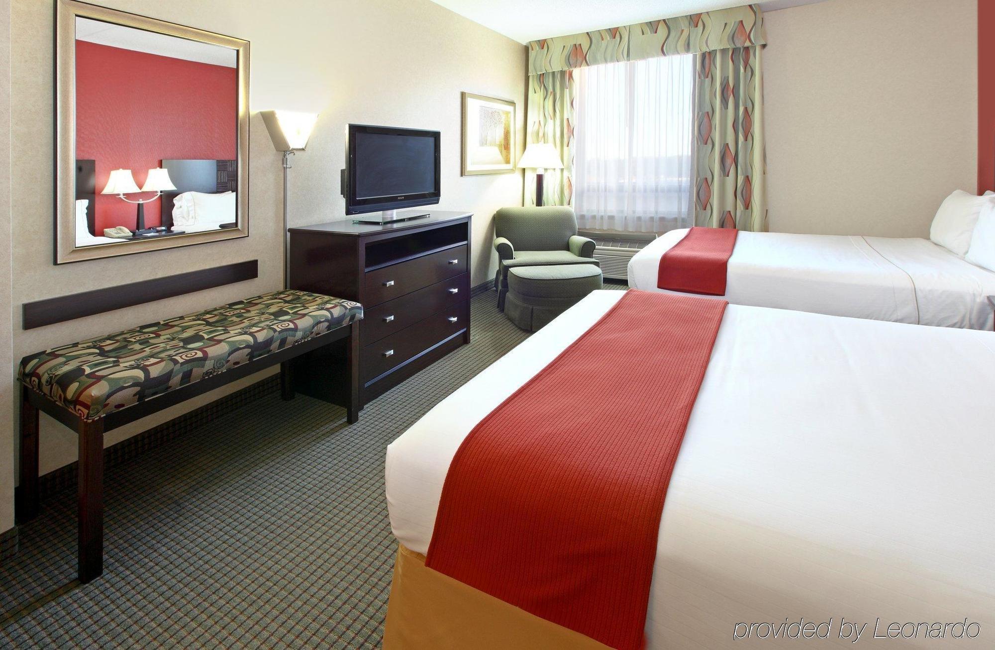 Holiday Inn Express Hotel & Suites Harrison Room photo